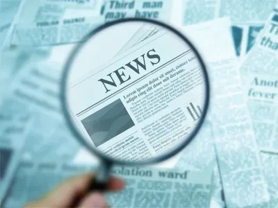 คนงานสุขาภิบาลจับมือไม้กวาดเป็นเวลาสิบปีเพื่อค้ำจุนบ้านหลังนี้